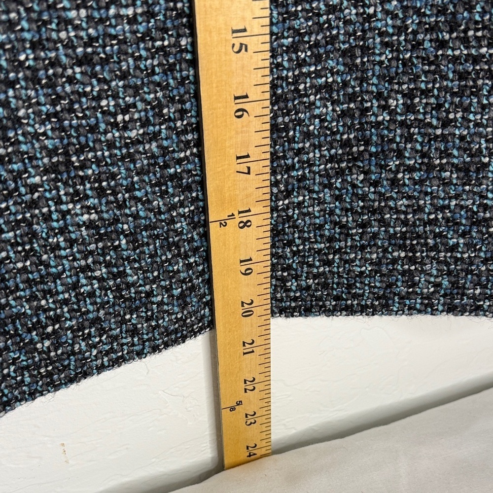 Chic Black Tweed Pencil Skirt - Picture 4 of 6